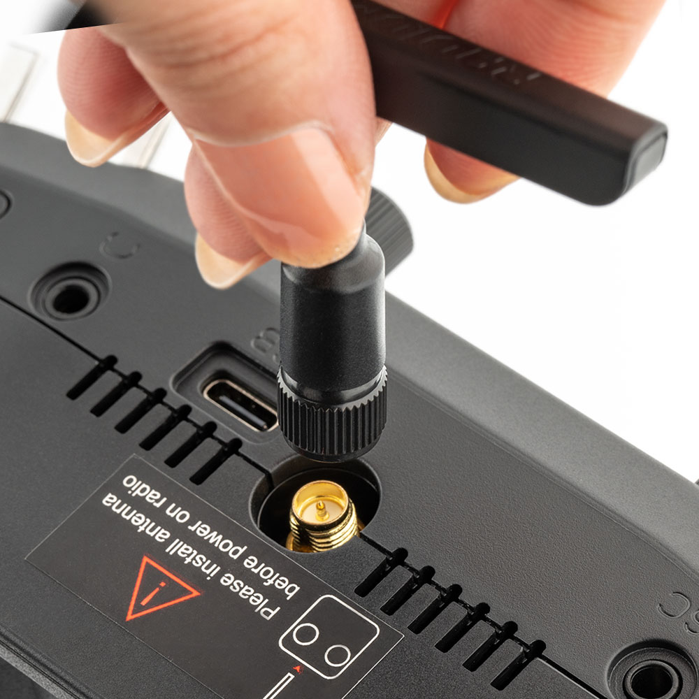 جهاز تحكم لاسلكي راديو ماستر ب - مراجعة Radiomaster Pocket Elrs M2 وسعره